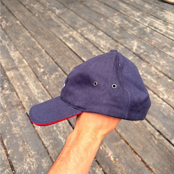 Vintage MUSÉE GILLES VILLENEUVE formula 1 hat - Picture 4 of 6